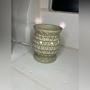 Scentsy “PLANTATION” Full Size Warmer DISCONTINUED Pineapple Pinecone RARE!
